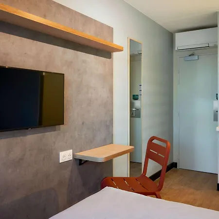 Ibis Budget Les Moulineaux Paris Ouest Hotel 2*