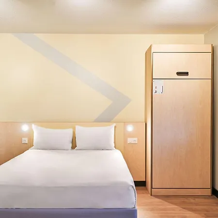 Hotel Ibis Budget Les Moulineaux Paris Ouest