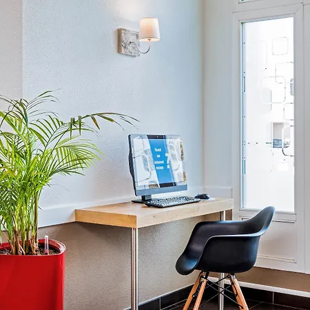 Ibis Budget Les Moulineaux Paris Ouest Hotel 2*
