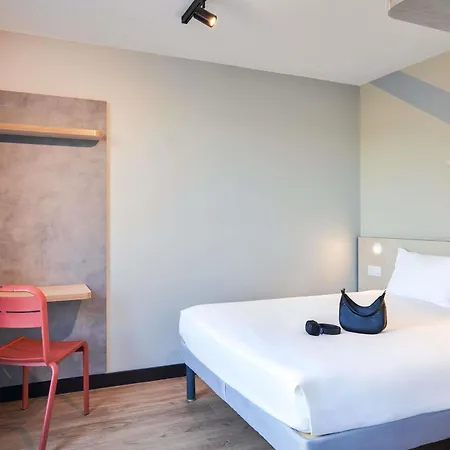Ibis Budget Les Moulineaux Paris Ouest Hotel