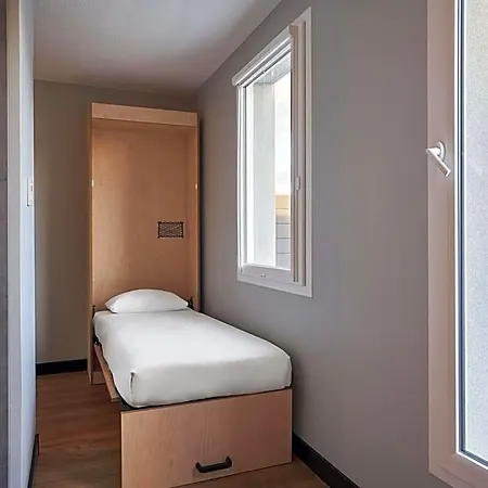 Hotel Ibis Budget Les Moulineaux Paris Ouest 2*